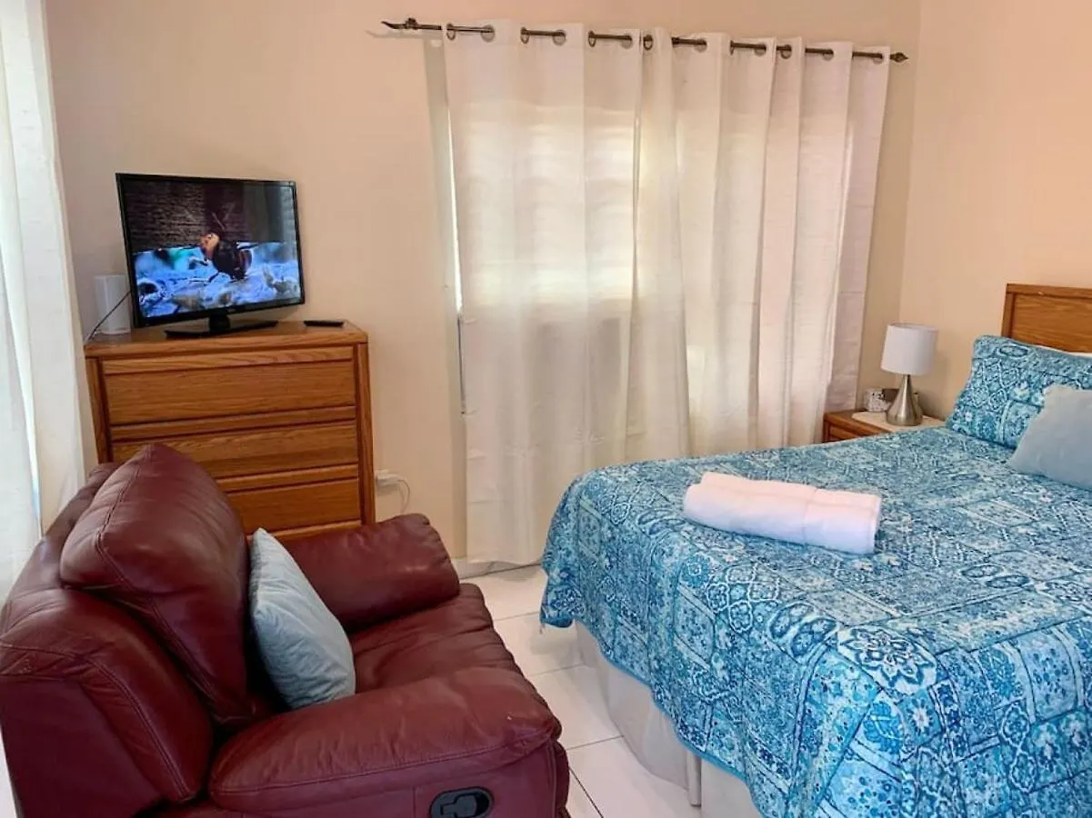 Apartment Suite 4, Blue Pavilion - Steps To Beach - Car, Value, Service West Bay