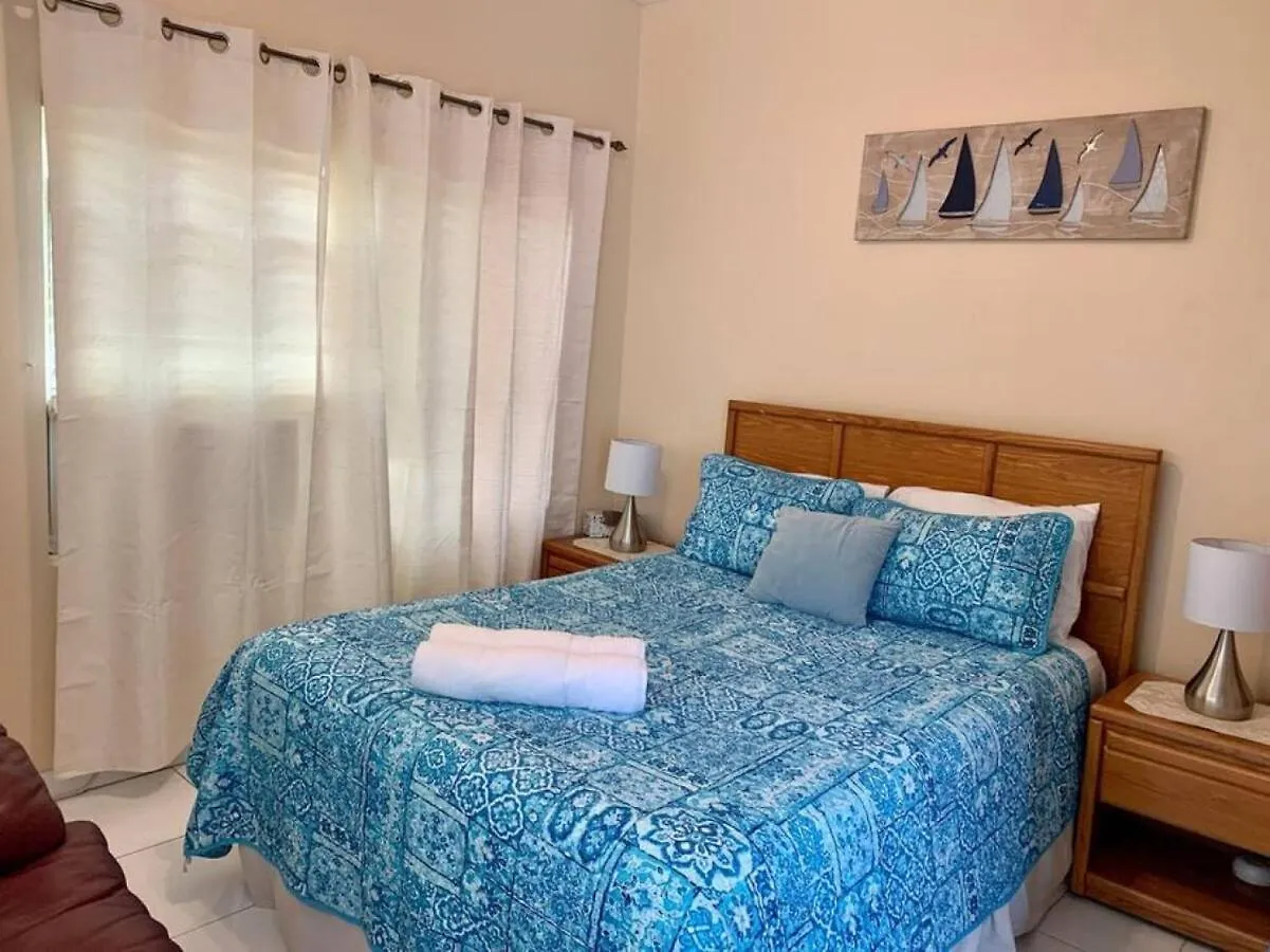 Suite 4, Blue Pavilion - Steps To Beach - Car, Value, Service West Bay 0*,